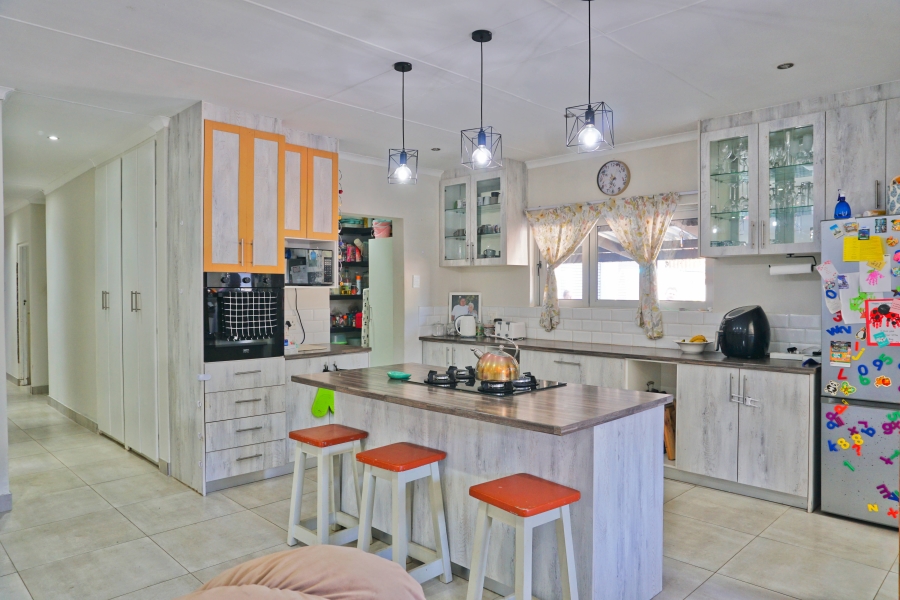 5 Bedroom Property for Sale in Sunrise On Sea Eastern Cape